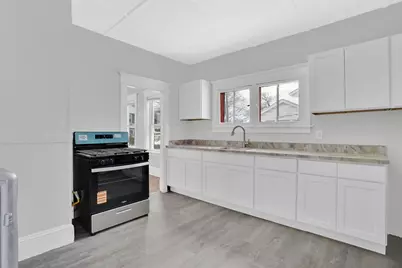 11 Ina St, Springfield, MA 01109 - Photo 5