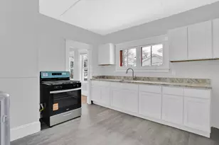 11 Ina St, Springfield, MA 01109 - Photo 5