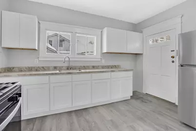 11 Ina St, Springfield, MA 01109 - Photo 3