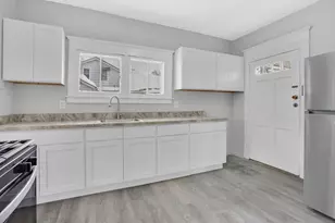 11 Ina St, Springfield, MA 01109 - Photo 3