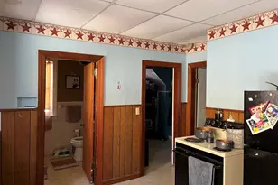 37 Cleveland St, Greenfield, MA 01301 - Photo 5