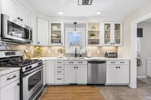 252 Albion St, Wakefield, MA 01880 - Photo 9