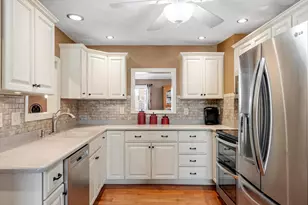 93 Benjamin St, Leominster, MA 01453 - Photo 5