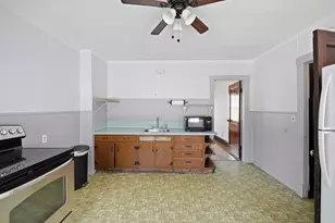 32 Maple St, West Springfield, MA 01089 - Photo 17