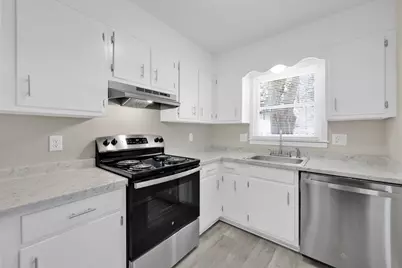 106-108 Breckwood Cir, Springfield, MA 01119 - Photo 5