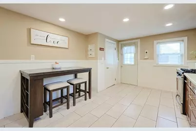 16 Sunset Dr, Peabody, MA 01960 - Photo 5