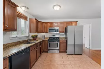 18 Edinboro, Brockton, MA 02301 - Photo 5