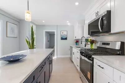 17 Lummus Ct, Lynn, MA 01904 - Photo 5