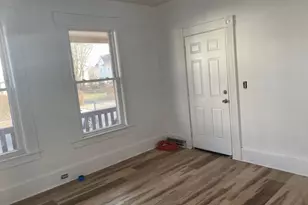 26 Hebron St, Springfield, MA 01107 - Photo 5