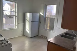 26 Hebron St, Springfield, MA 01107 - Photo 7