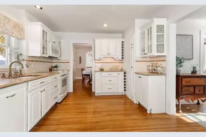 176 Bay State Rd, Melrose, MA 02176 - Photo 5