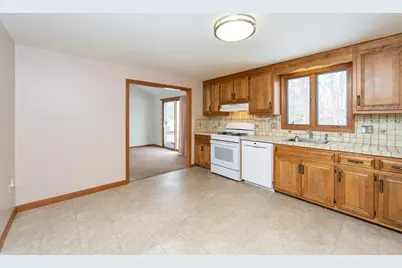 28 Bridle Path Rd, Dracut, MA 01826 - Photo 3