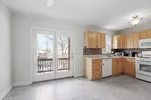 26 Farmland Rd, Lowell, MA 01850 - Photo 9