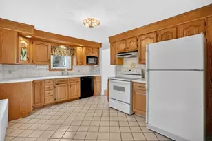 231 Dayton St, Springfield, MA 01118 - Photo 5