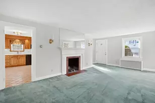 231 Dayton St, Springfield, MA 01118 - Photo 11