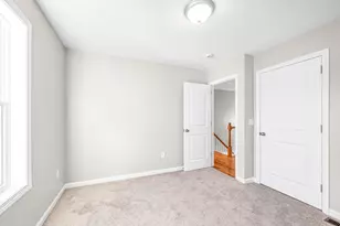 39 Wallace St, Springfield, MA 01119 - Photo 33