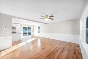 39 Wallace St, Springfield, MA 01119 - Photo 5