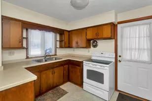 30 Llewellyn Dr, Westfield, MA 01085 - Photo 5