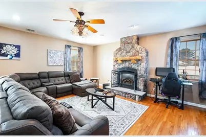 46 Lilac Ave, Somerset, MA 02726 - Photo 3