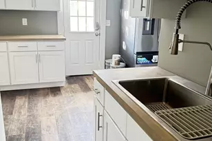 41 Lynwood Ave, Holyoke, MA 01040 - Photo 5