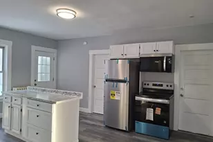 14 Florence St, Leominster, MA 01453 - Photo 3