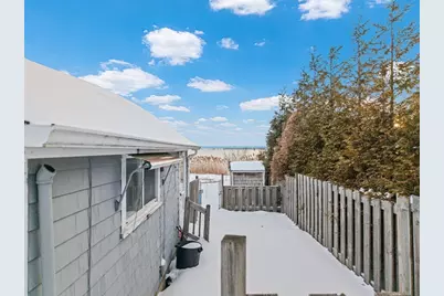 27 Bayview Ave, Fairhaven, MA 02719 - Photo 19