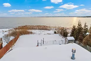 27 Bayview Ave, Fairhaven, MA 02719 - Photo 3