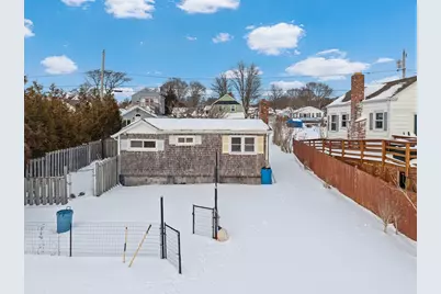 27 Bayview Ave, Fairhaven, MA 02719 - Photo 3