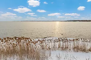 27 Bayview Ave, Fairhaven, MA 02719 - Photo 9