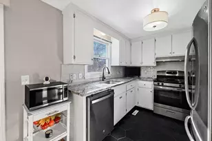 551 Hildreth St, Dracut, MA 01826 - Photo 5