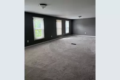 8 Greylock St, Westfield, MA 01085 - Photo 5