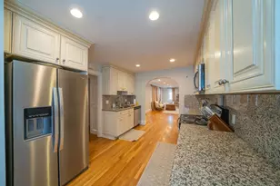 642 Centre St, Newton, MA 02458 - Photo 3