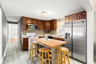 17 Lincoln Ave, Millbury, MA 01527 - Photo 7