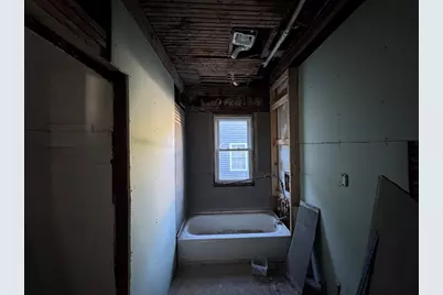 131 College St, Springfield, MA 01109 - Photo 3