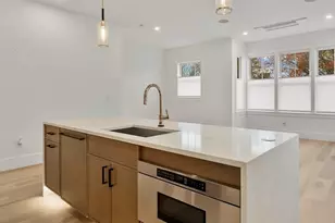 327 Alewife Brook Pkwy, Somerville, MA 02144 - Photo 11