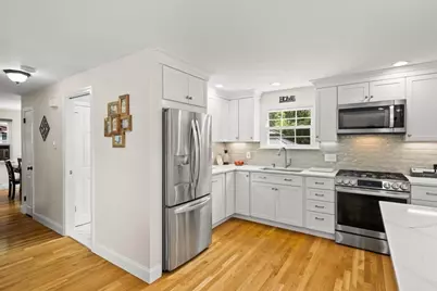 36 Linden St, Taunton, MA 02780 - Photo 5