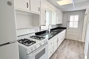 3 Hadley Ct, Everett, MA 02149 - Photo 3