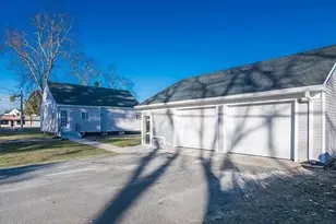 2085 Memorial Dr, South Hadley, MA 01075 - Photo 17