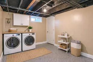 2085 Memorial Dr, South Hadley, MA 01075 - Photo 7