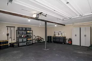 2085 Memorial Dr, South Hadley, MA 01075 - Photo 9