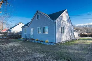 2085 Memorial Dr, South Hadley, MA 01075 - Photo 15