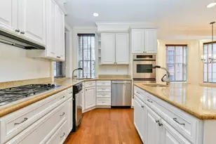 17 Willow St, Boston, MA 02108 - Photo 9