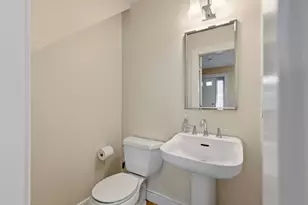 25 Munroe St, Newburyport, MA 01950 - Photo 21