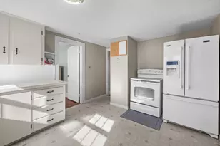 33 Seagrave St, Uxbridge, MA 01569 - Photo 1