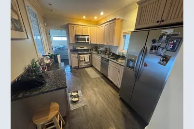 581 East 8th Street, Boston, MA 02127 - Photo 5