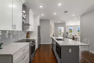 267 Old Colony #605, Boston, MA 02127 - Photo 3