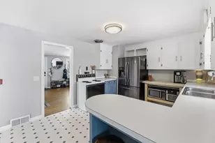 750 Amostown Rd, West Springfield, MA 01089 - Photo 9