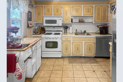 60 Wethersfield Rd, Bellingham, MA 02019 - Photo 5