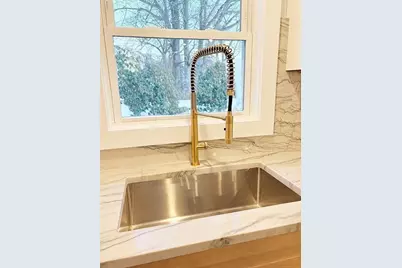 33 Rockwood Rd, Lynnfield, MA 01940 - Photo 5