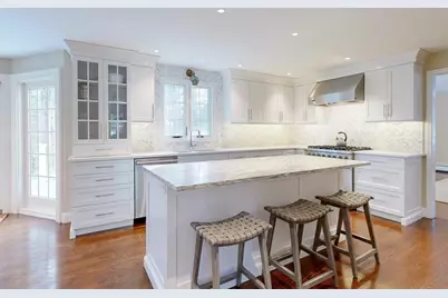 1 Chestnut Ln, Medfield, MA 02052 - Photo 3